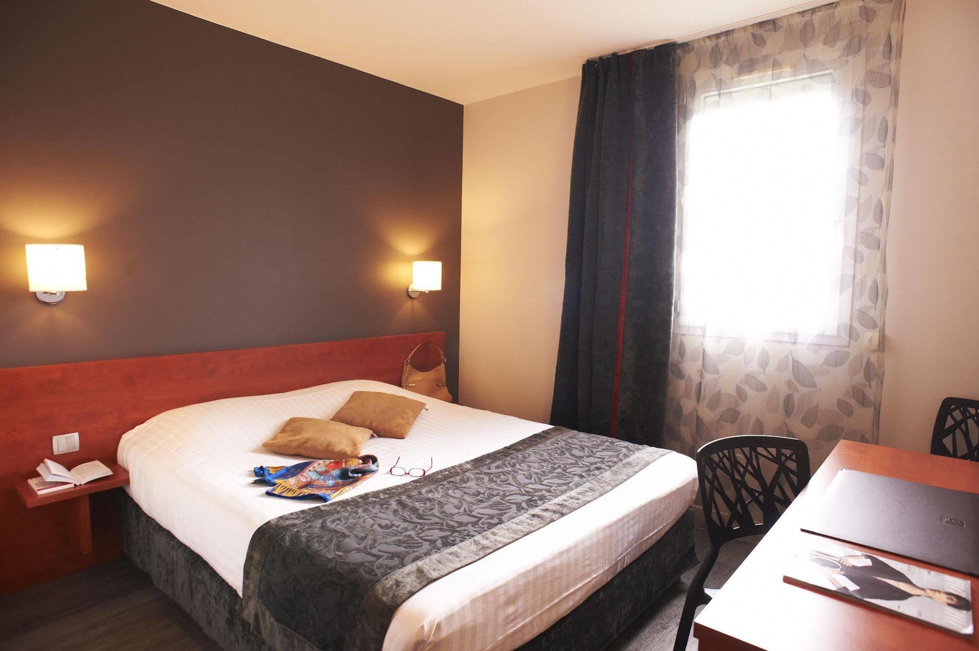 Hotel Restaurant Du Parc Saumur Logis Elegance ภายนอก รูปภาพ