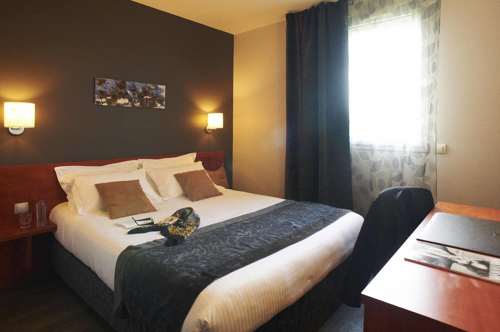 Hotel Restaurant Du Parc Saumur Logis Elegance ภายนอก รูปภาพ